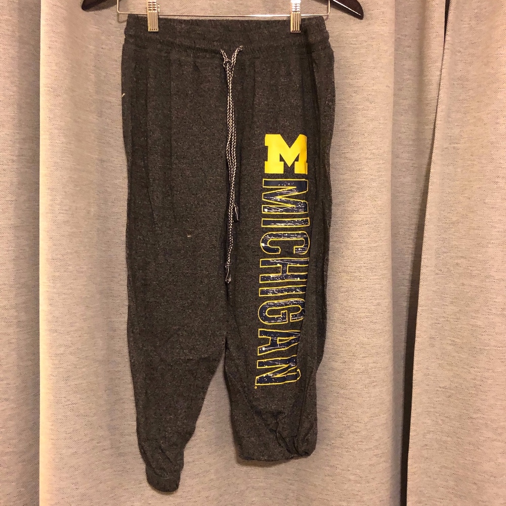 u of m cropped joggers